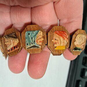 Carved wood elastic bracelet with many men and women's faces